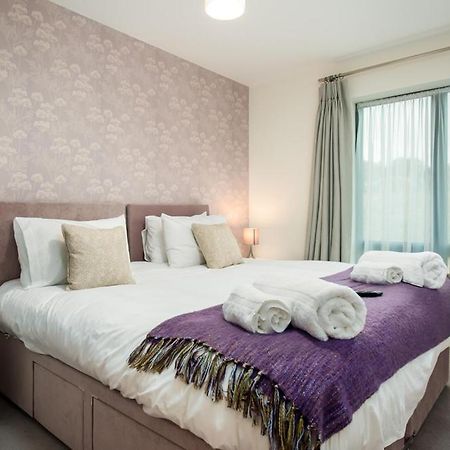 Solar Sanctuary- Skyline Balcony, City Centre, Three Floors, King Beds, Netflix And More! บาธ ภายนอก รูปภาพ