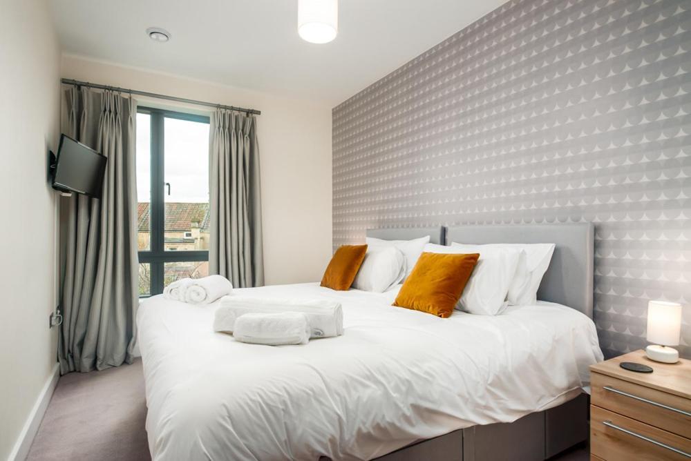 Solar Sanctuary- Skyline Balcony, City Centre, Three Floors, King Beds, Netflix And More! บาธ ภายนอก รูปภาพ