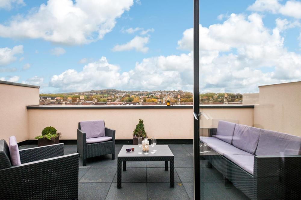 Solar Sanctuary- Skyline Balcony, City Centre, Three Floors, King Beds, Netflix And More! บาธ ภายนอก รูปภาพ