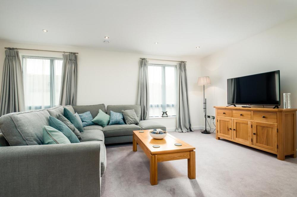 Solar Sanctuary- Skyline Balcony, City Centre, Three Floors, King Beds, Netflix And More! บาธ ภายนอก รูปภาพ